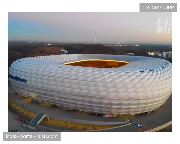 雨战：慕尼黑安联球场大雨如注，拜仁球员适应场地情况